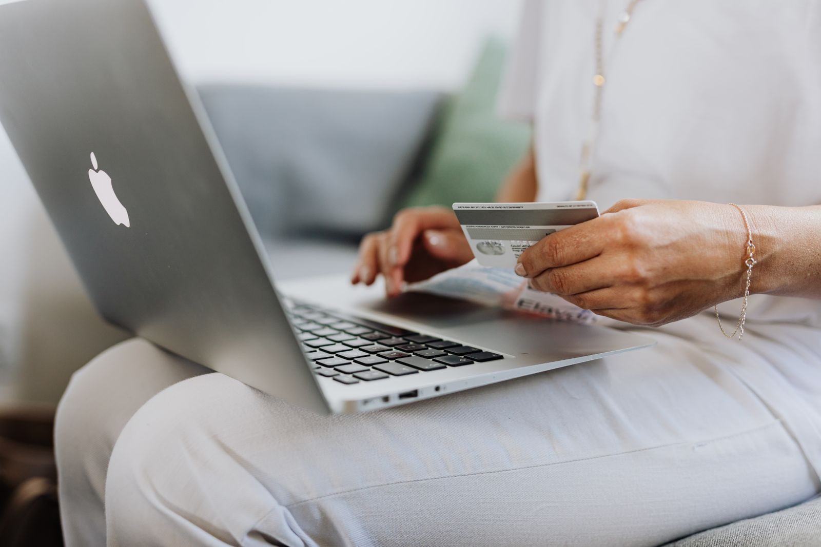 Online payment by card for international business
