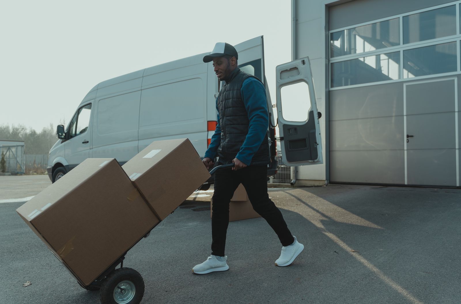 Logistics delivery of goods for door-to-door shipping